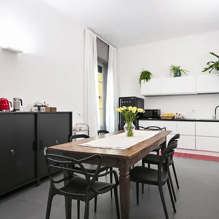 Konukevi Le Navi Roma